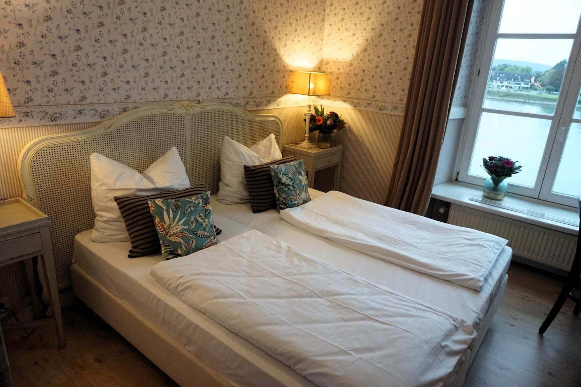 לינץ אם ריין Hotel Bucheneck מראה חיצוני תמונה